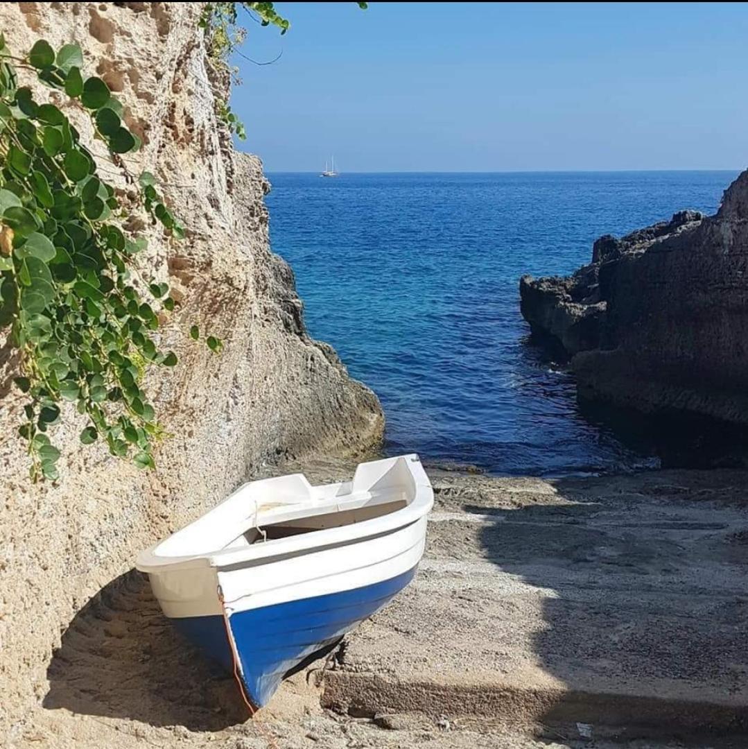 Casa Vacanze "Il Carrubo" Gagliano del Capo Exterior foto